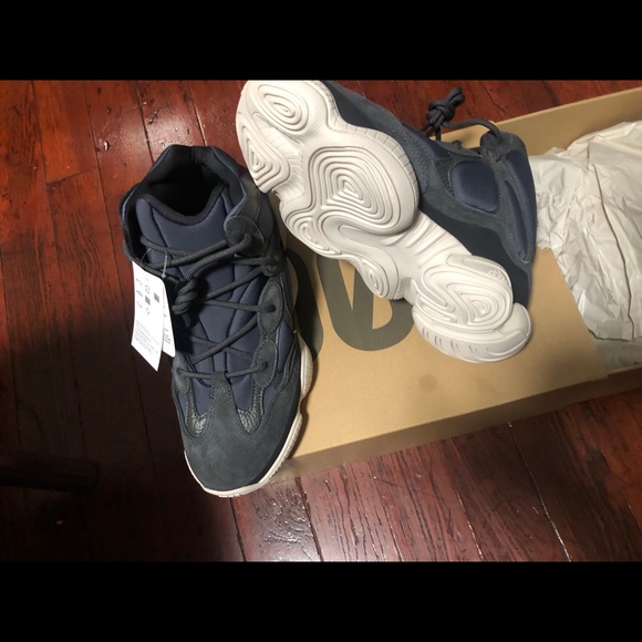 Yeezy - Picture 3 of 4